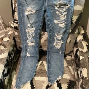 American Eagle distressed skinny jeans. Size US 10 regular
